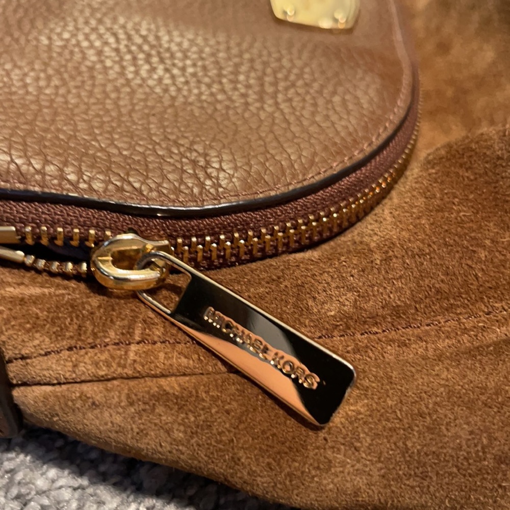 Michael Kors Suede shoulder bag - Picture 3 of 12
